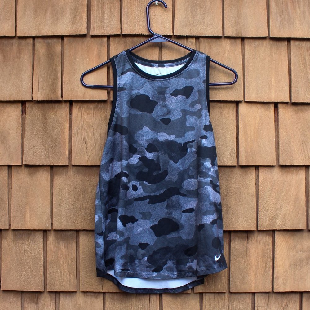 The Nike Tee - Camo - Athletic Dri-Fit Workout Tank Sleeveless Yoga Medium